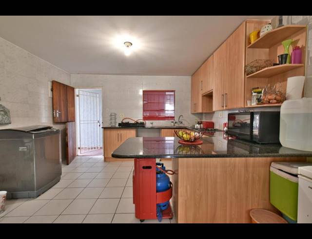 3 BEDROOM APARTMENT FOR SALE IN OAKDENE
